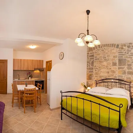 Beach Podspiline Apartment